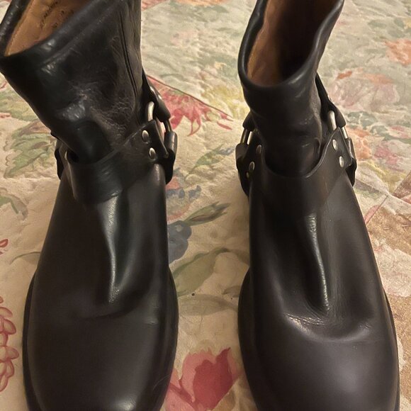 FRYE veronica short black boots. EXCELLENT condition. 12/1to 12/2 only. - Picture 7 of 7
